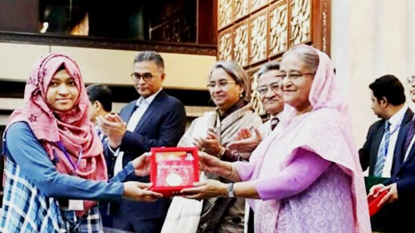 Chittagong students receives gold medal from PM